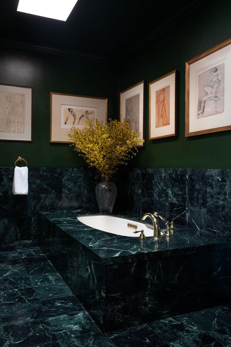 idées de salles de bains sombres marbre noir