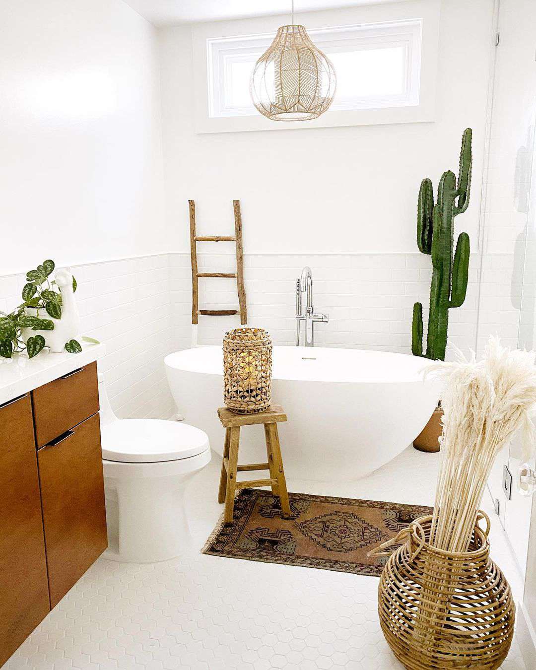 Décor de cactus dans une salle de bain