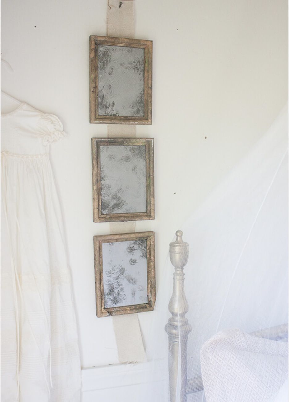 trois petits miroirs d'inspiration française et vintage fabriqués à partir de cadres de photos