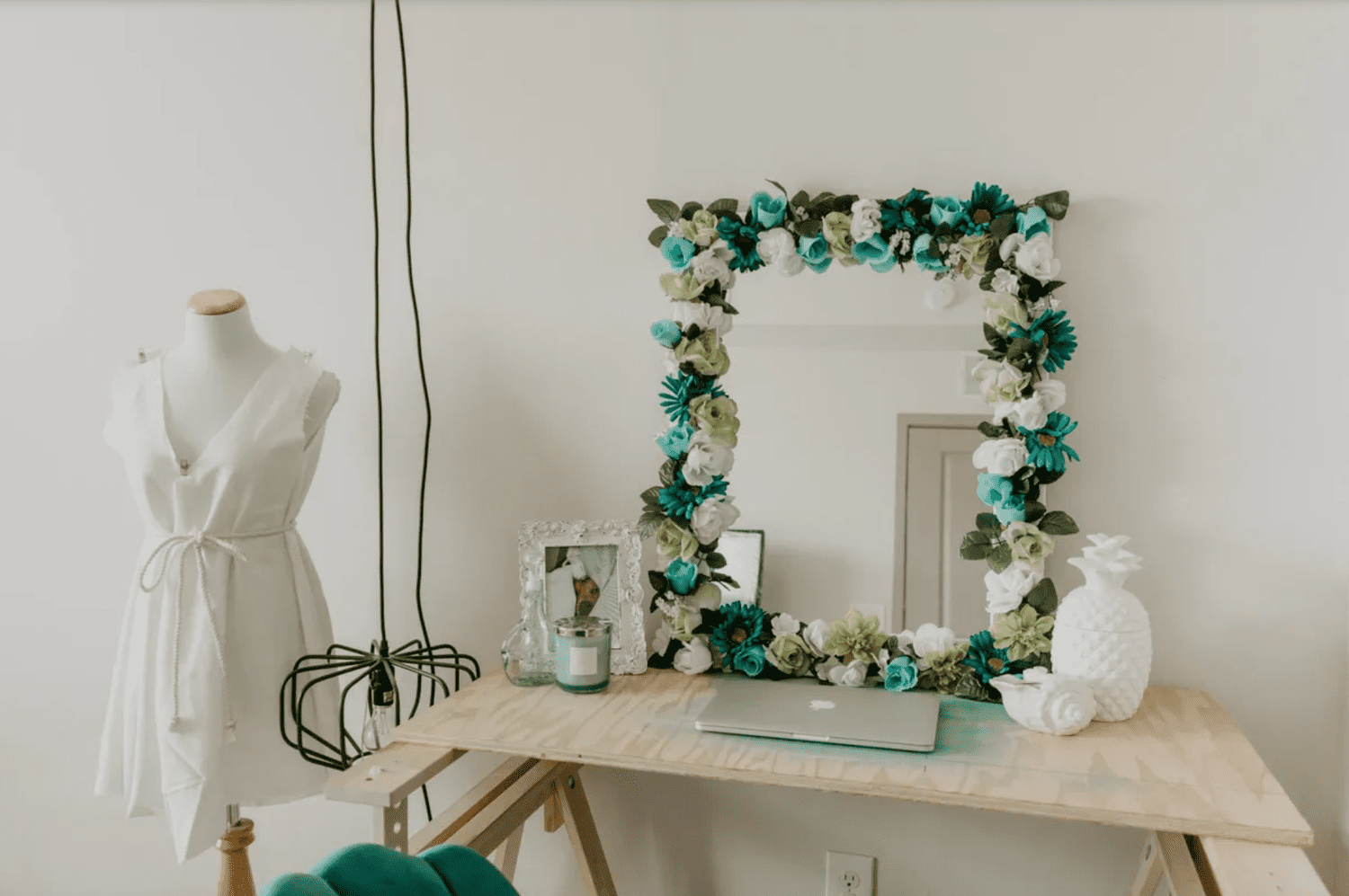 Cadre de miroir à fleurs DIY