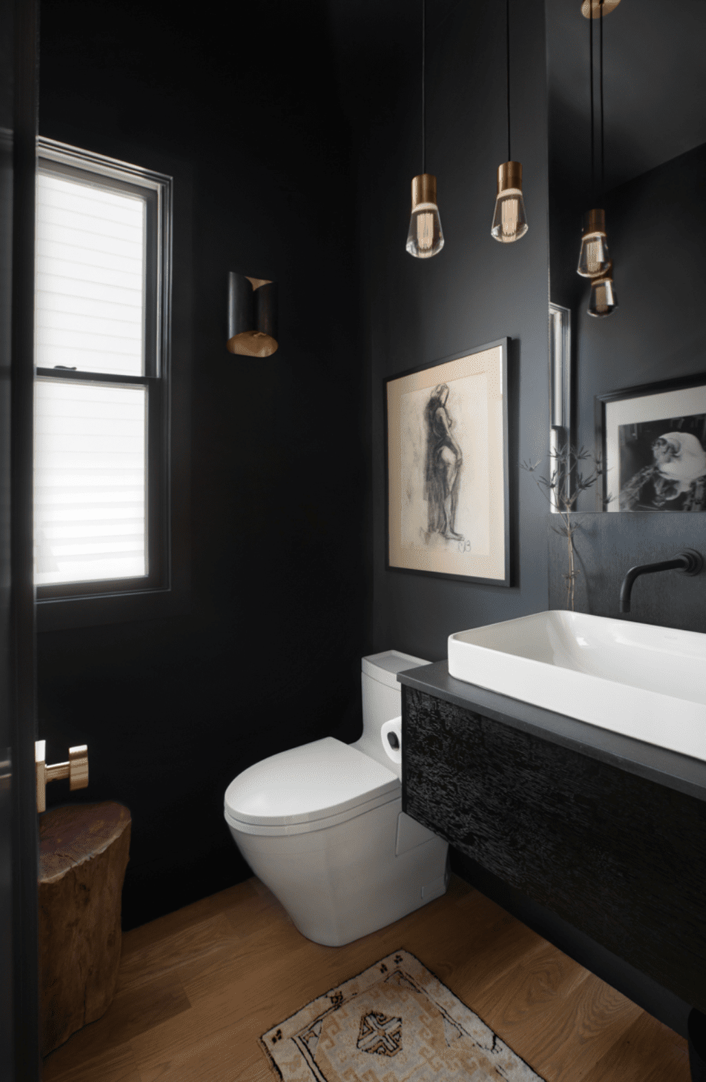 idées de salles de bains sombres et monochromes