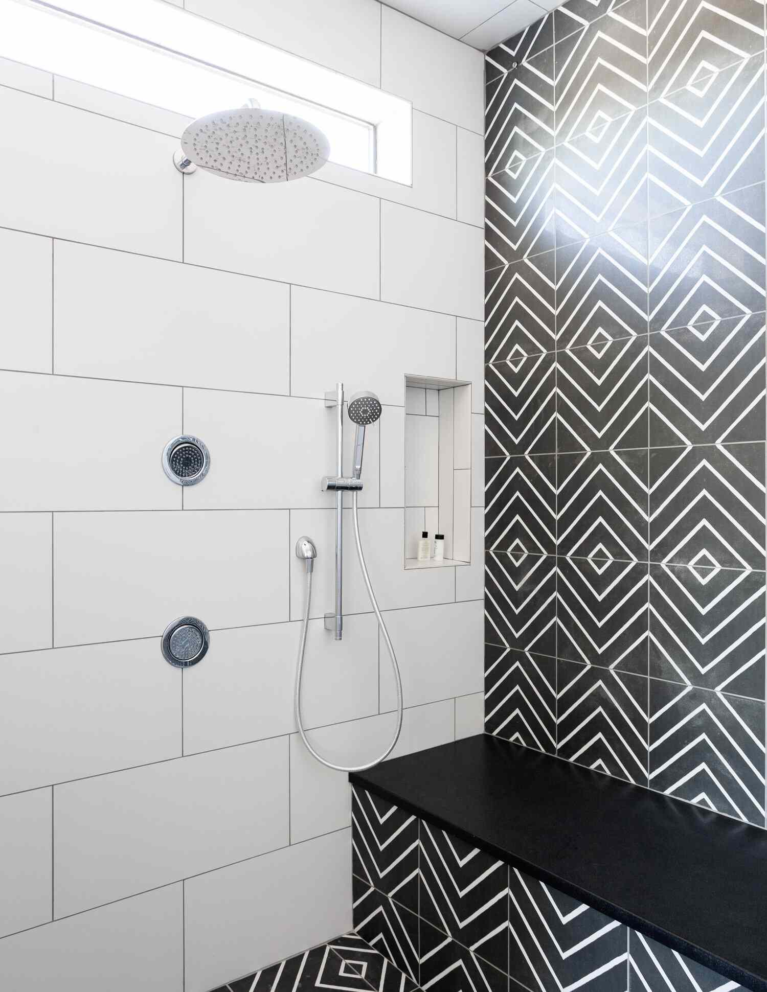 idées de carreaux de douche modernes pour la salle de bains