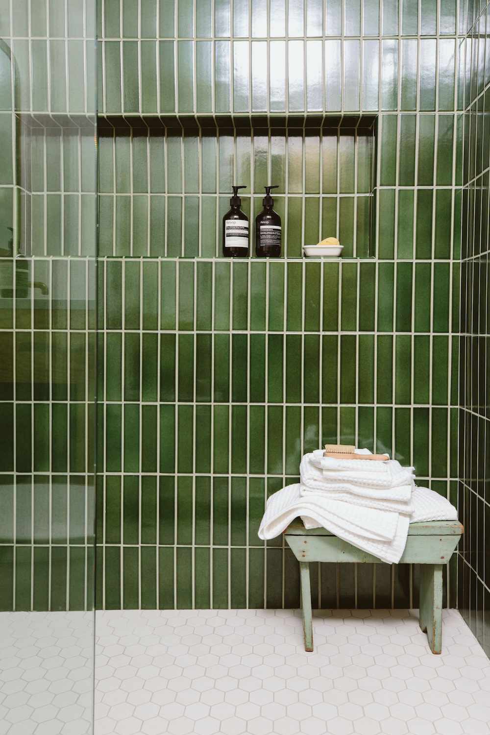 carreaux de salle de bain verts modernes