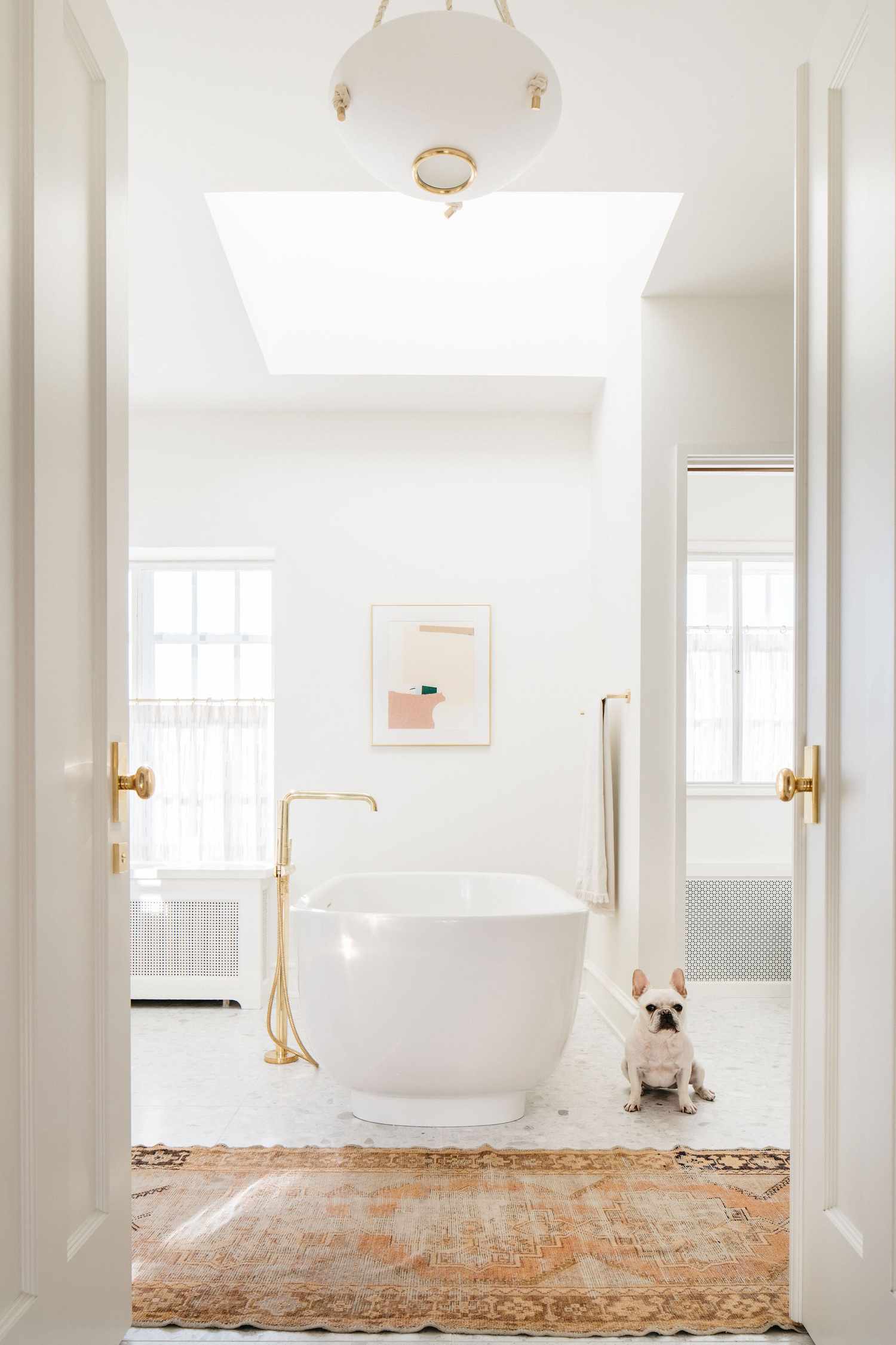 salle de bain moderne et lumineuse