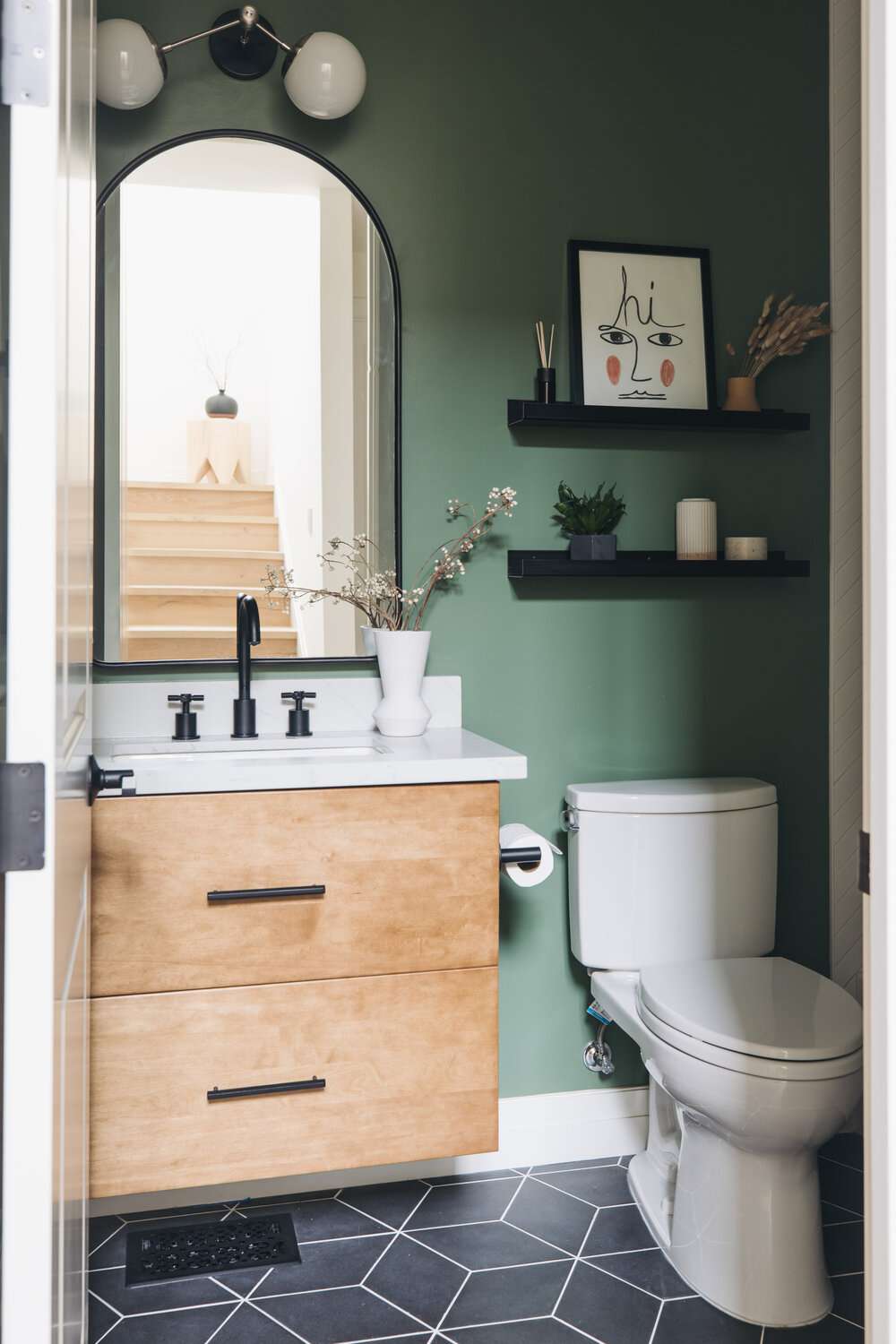 petites idées de rangement pour le meuble-lavabo de la salle de bain