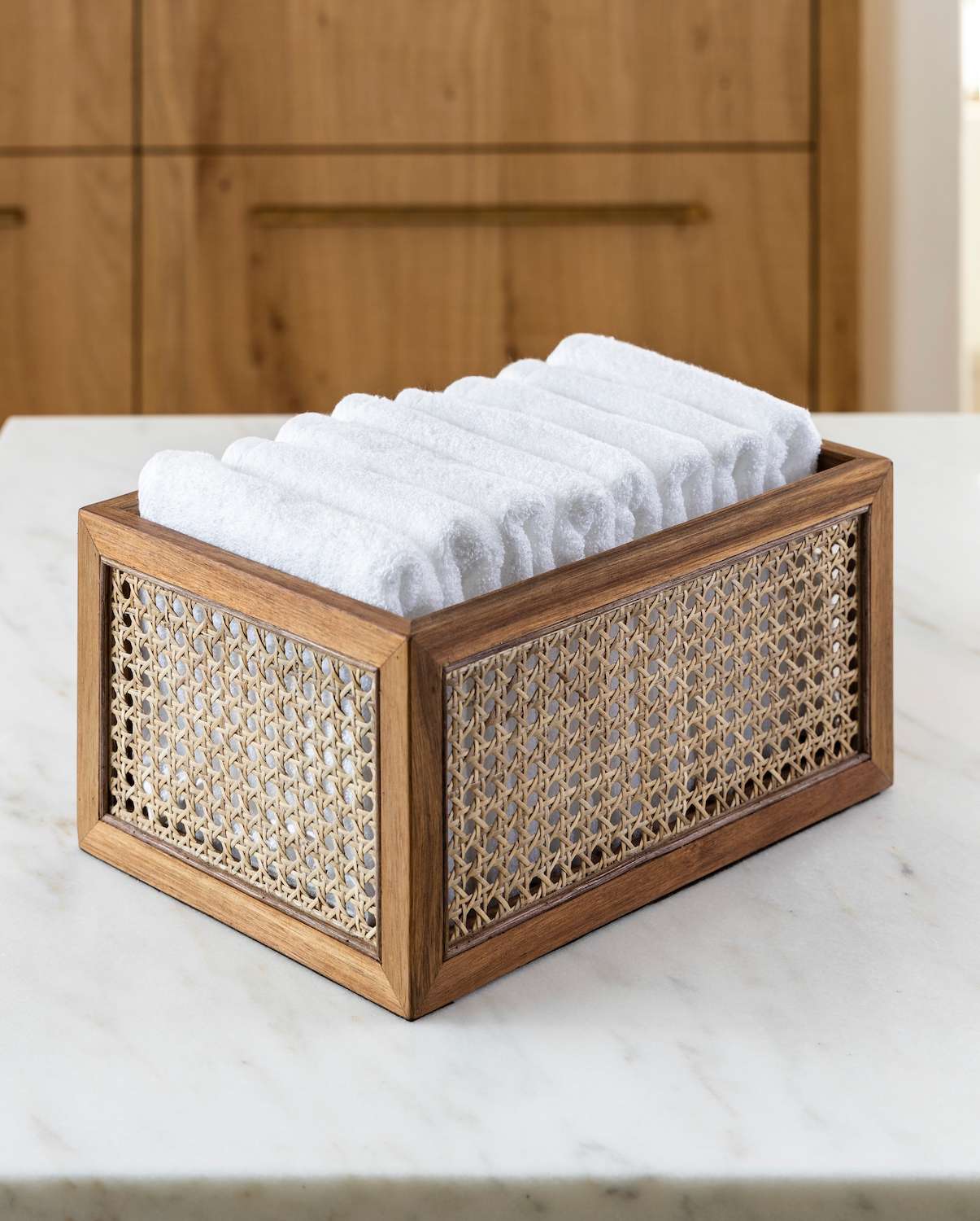 panier de rangement pour essuie-mains dans la salle de bain