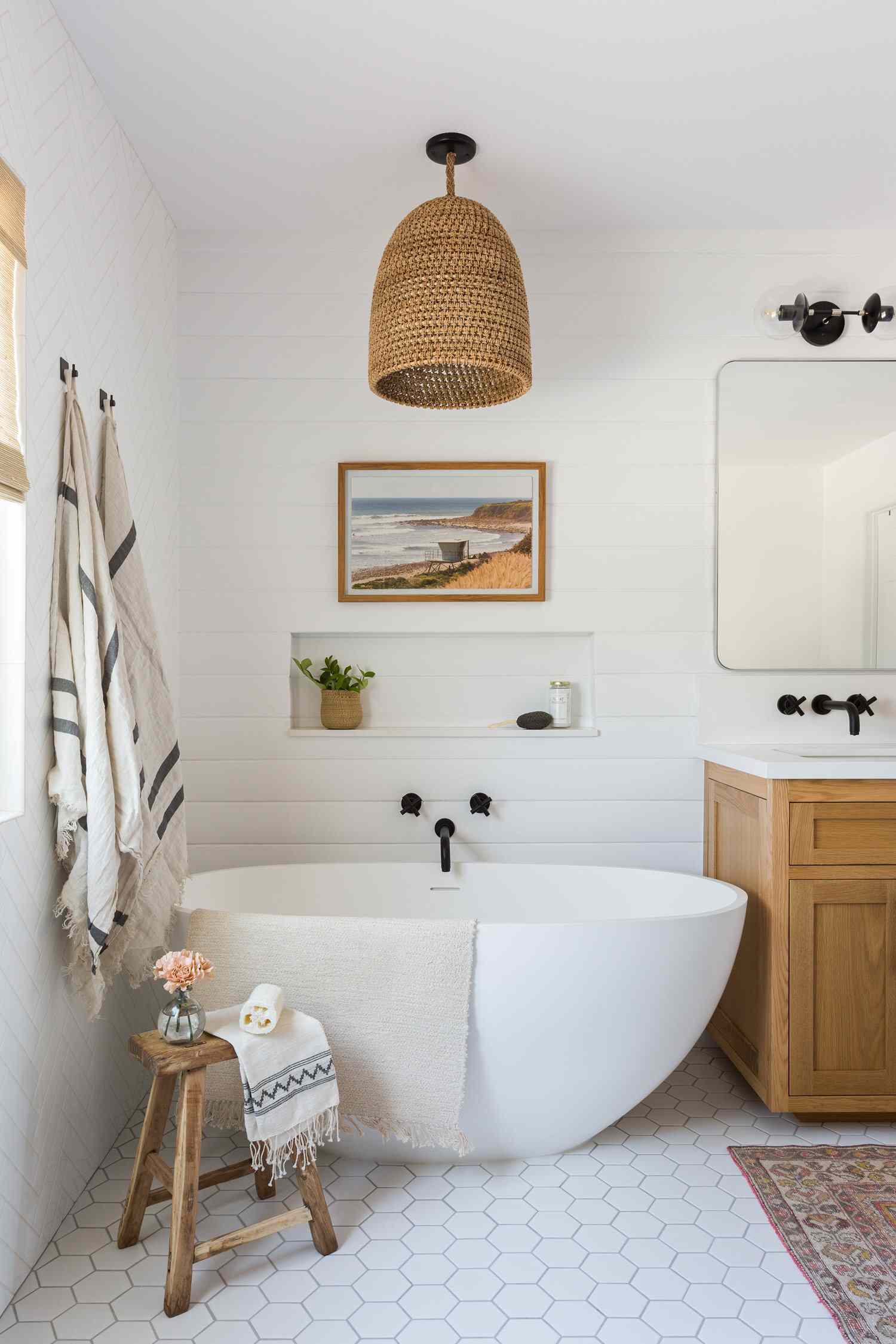 niche de salle de bain en shiplap blanc