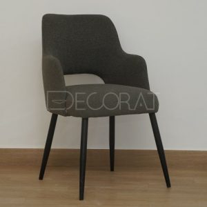 chaise en velours gris foncé